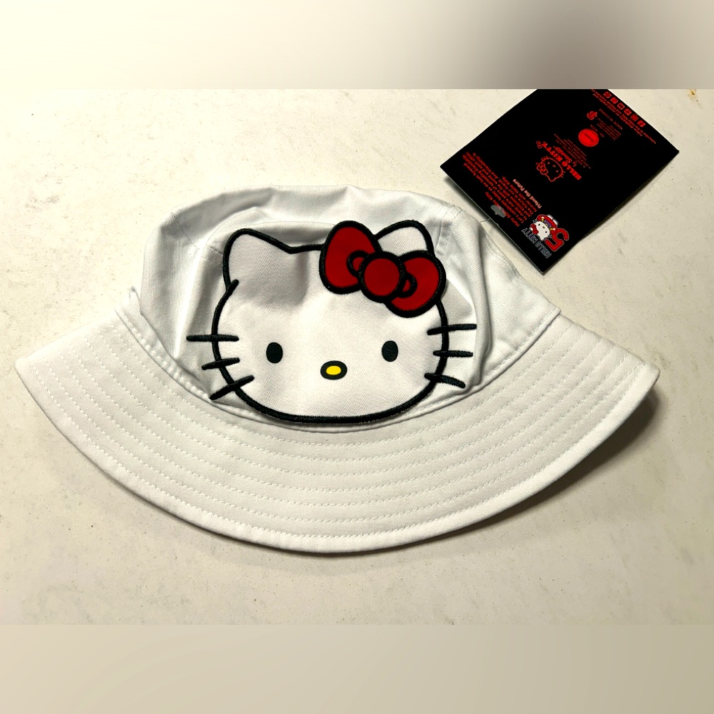 COPY - Hello Kitty x SF Giants bucket hat
